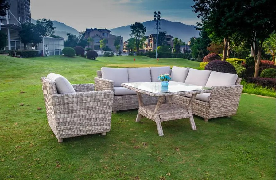 Loungen in luxe: een oase creëren met hoogwaardige patio-tuinbanken